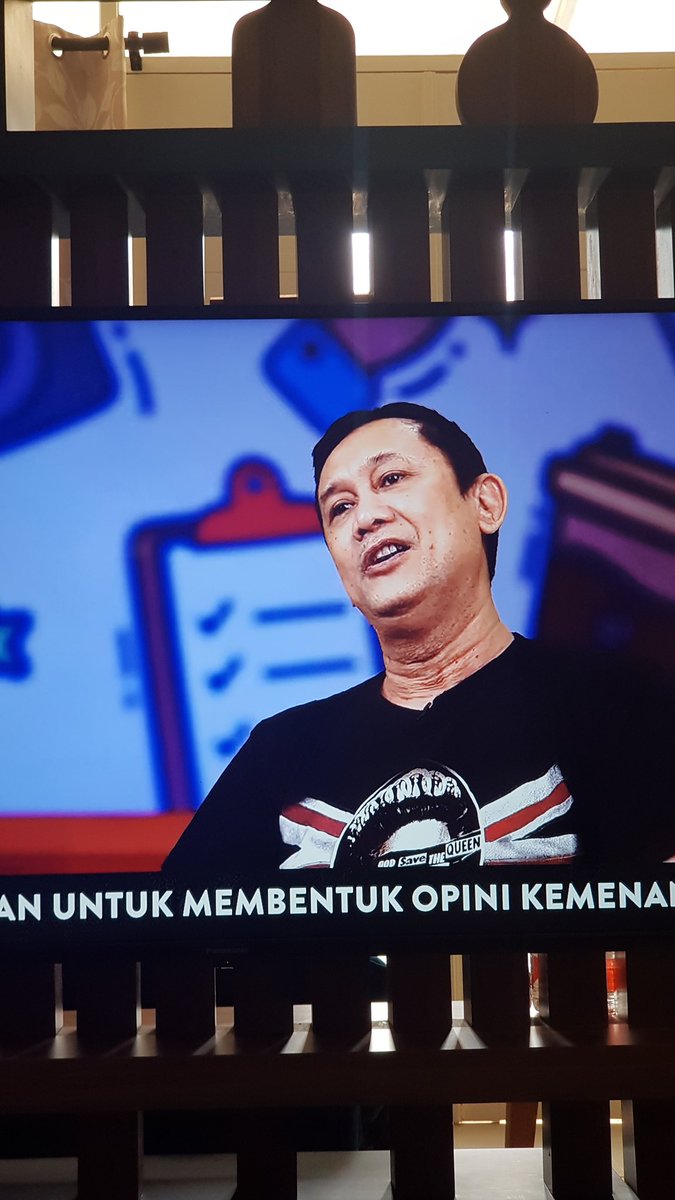 Bang <a href="/Dennysiregar7/">Denny Siregar</a> 
Jgn2 si bapak sengaja berstatement kontroversi spt kmrn soal dia bs kampanye dll tujuannya biar kelakuan anaknya di debat kmrn cepat tenggelam, gak dibahas org2 lagi
Btw, semoga sehat n ganteng selalu bang 😁
