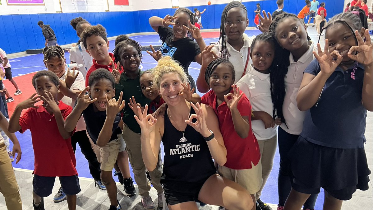 FAUBeachVB's tweet photo. Had a great time volunteering today with @BGCofBroward!

#WinningInParadise https://t.co/nYtcPbwTPG
