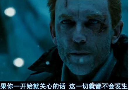 ssslumdunk's tweet photo. 第279篇 上古加强版雪球

📷
昨天A股可算起来了那么一丢丢，而经过大量的利好发酵，中概股也稍微硬气了一点点。值得欣慰。美股前半场扑腾的欢，后半场也归于平静开始摸鱼，毕竟资本主义终将灭亡。

这几天雪球的事情已经各种刷屏，我也四处看了不少资料，觉得有必要聊聊这东西的前世今生，尤其是当年HK这东西还有一个更具有破坏力的祖师爷，要拿出来跟大家分享一下。由于原文我觉得写的已经很清楚了，我尽量不做删改，但是会给一些点评在括号内。方便各位理解。

2007年当全球股市大牛，香港一些大银行的私人银行部门开始向一些高端客户（通常100万美元以上，所谓的成熟/专业投资者）推出Accumulator产品。在市场好的时候，股票波动性不大，投资者往往会产生“容易赚钱”的错觉。但是，进入2008年，当市场极度动荡时，许多投资者在短短的几个月内赔光了户口上的资金，甚至赔光了几十年积累的资产。Accumulator变成了I kill you later的坑人产品。

这一产品的风险来自收益封顶，即股票涨到预先设定的价位合约自动中止；但亏损不保底，即股票在跌破行使价后要每天双倍（或更多倍）吸纳股票，而在到合约结束的一段时间内，客户要一直承受股票下跌的亏损。（此类产品风险极大。）
PS：这里就有点像我们的期权卖方，接货后加倍卖更多的PUT去追求翻本，但这个强制加卖的操作，是被写进去强制执行的，这就很无语了

这么说吧，如果我持有一家公司大量的股票，我想在未来减持，我绝对愿意高价和一对韭菜签这个接货合约，这也太爽了吧。。

这种Accumulator合约，一般具有如下条款:

1. 与一种金融产品挂钩（Underlying Security），通常是某种外币，或股票。股票，通常选择交易活跃的大盘蓝筹股。
2. 每一交易日的交易数量(Daily Accrual)--股数或金额。
3. 行权价格（Strike Price），既发行商（庄家）向投资者卖股的价格。
4. 交割日期（Settlement Dates），指股票换手的日期。
5. 取消价（Knock Out Price），既当挂钩资产的市价高于取消价时，合约便自动终止。通常Knock Out Price会比签约时的市场价格高约3-5%。这一条款其实是庄家的“自我保护或止蚀”条款。

PS：大涨券商止损，大跌你加倍加卖赌命···

6. 累计倍数（Accumulating/Leverage Ratio)，通常每一轮的期权行使数量都会是上一轮的倍数，如:两倍、四倍、八倍、十六倍。这一条款加速投资者的穿仓（或死亡）。与第5条刚刚相反。第5、6条的设计有点像老鼠夹，形成上下合击的力量。
7. 折扣价格（Discount），折扣通常为15-20%。这其实更像是一个诱饵条款，误导投资者以为占了便宜。

例如一份与汇丰控股（0005hk）挂钩的Accumulator合约，一份合约的门槛金额是500万港元，合约期限通常1年或250个交易日。假设签约当日汇丰控股价格140港元，取消价（Knock Out Price）为145港元，行权价（Strike Price）为股价下跌20%既112港元，折扣15%相当于120港元。如果汇丰的股价一年之内都在140-120港元之间波动，则投资者可以按120港元的折扣价格每天买入400股，全年可买入10万股（400 X 250= 100,0000），每天每股赚取20港元，则一年内可赚200万港元（ 100,000 X 20）。500万港元的年回报率为40%。
PS：这段有点复杂，数据可能也不是特别准确，可以简化理解成，你每天去裸卖末日PUT，所以单日折价利润丰厚
如果，汇丰的股价下跌至112港元以下，触发接货机制，投资者则需按两倍加仓，既持仓量达致200,000股，随后每下跌20%，持仓量翻倍（Double）。今年3月，汇丰股价最低曾跌到33港元（3月9日），这份合约的投资者就必须分别在112港元、90港元、81港元、65港元、52港元、42港元、34港元，按2倍、4倍、8倍、16倍、32倍、64倍和128倍。持仓量翻番意味着合约的保证金（Margin)也要按比例增加，如果投资者拒绝Margin Call，则银行会强行平仓(Cut Margin)，并追讨超过按金户口的损失。

假如，投资者拒绝Margin Call，银行强行平仓，每股亏损40港元，总计亏损800万（200,000 X 40），则投资者除亏空500万的本金外，还倒欠银行300万。去年香港星展银行就曾告两位客户，追讨亏空的欠款。央视报道中的那位女投资者面临的就是亏空8000万，还欠9000万的窘迫。而另一位律师投资者投资的账户投入从最初的百来万，在不断加仓的情况下加到了2100万。当面临Margin Call的时候，有资金的客户一方面不愿意接受止损出局，另一方面也都抱有侥幸心理（期望反弹），加仓成了多数人的选择。这也就造成窟窿越堵越大。中信泰富最初的损失只有8亿港元，但在不断加仓下，损失扩大到了155亿港元。
PS：这里就看出来了，这产品TMD还是可以穿仓的··典型的R5级产品··还是马赛克圈好，KYC都不至于让你被铁拳执行穿仓指令···
📷
这东西的中文名叫做，累计期权，对于不会控制杠杆的散户来说，就是一个看上去很美好的抄底利器，实际是身家性命都交给了市场，自己默默等着被margincall
📷

所以，风险永远都在那里，但自己的命多半是自己给作没的。
这也是我想在今年开始陆续举办线下课的原因，希望可以给投资者们多一些风险警示，少一些宏观的套话和空话。毕竟多一次风险教育就可以减少一次永久性的净值损失。
毕竟人到中年，加上经济下行，财富可没法像dota一样，重开一把。一失足成千古恨。
📷

感谢收看，麻烦点个赞