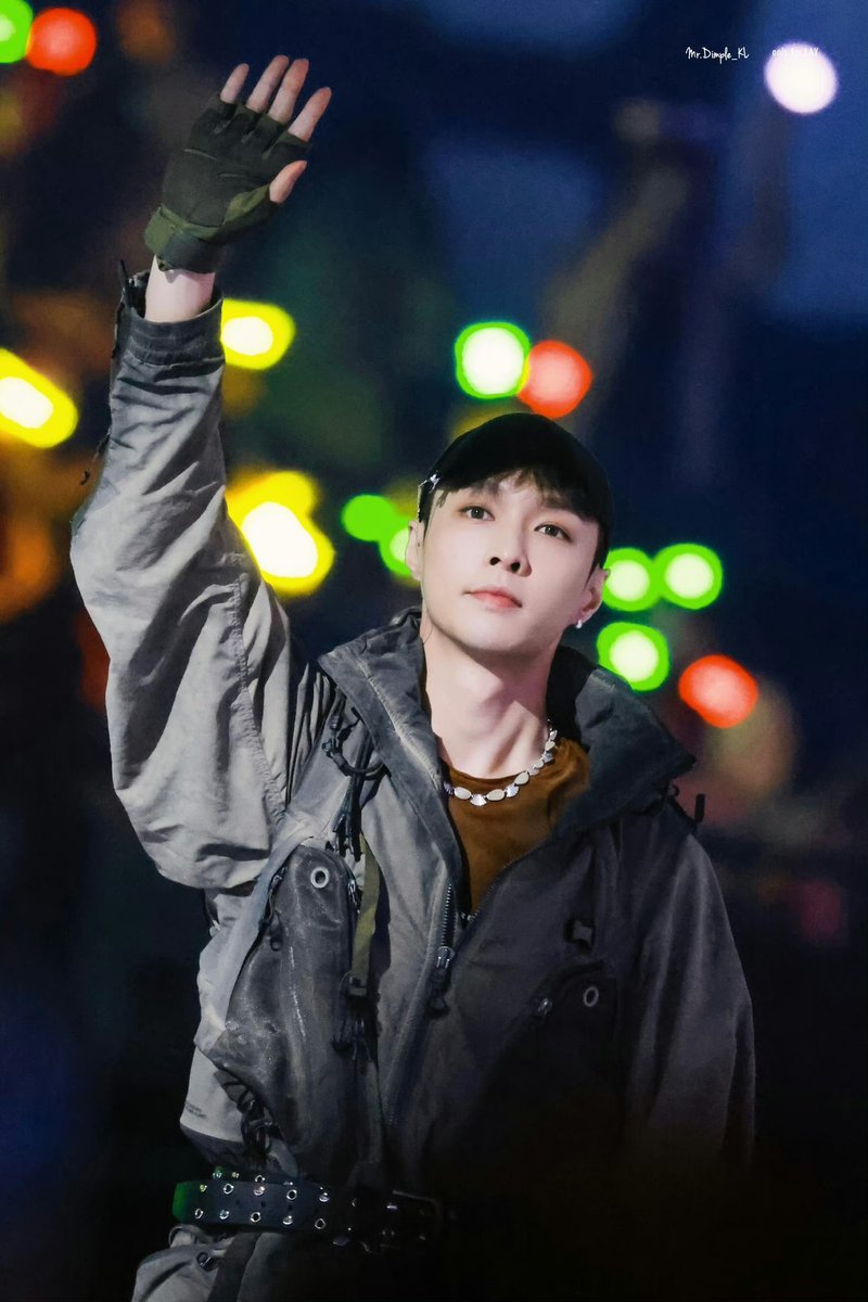 Chuchouxxing's tweet photo. @layzhang Grand comeback of Captain LAY and LIT DRAGON!!!! Always fly high and reach to the top like J20!🐲✈️
Thank you for all your hard work on this stage. No matter what you do and no matter where you are, Xback will always be there💜
#CaptainLAYisBack @layzhang https://t.co/IE4aEZ2pko