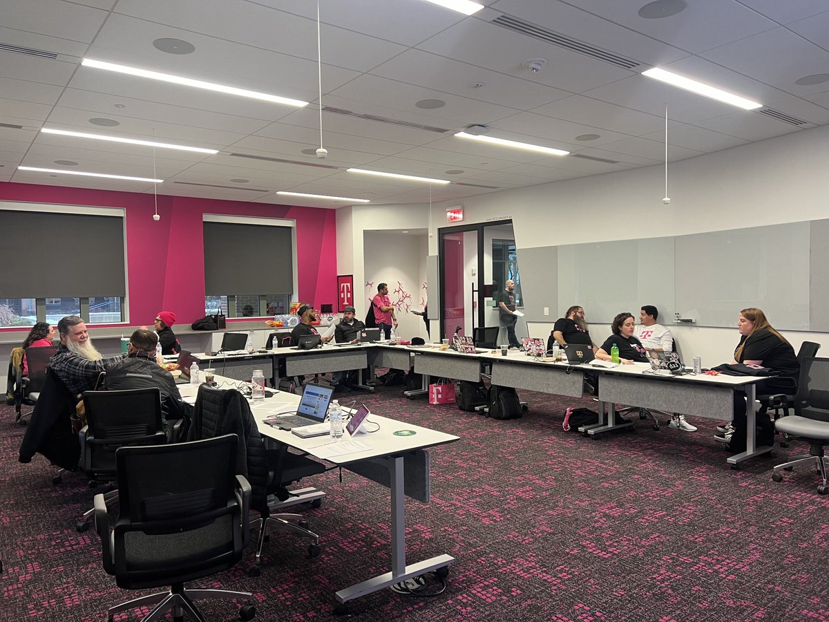 LampeSinclair's tweet photo. Had a fantastic team meeting and development workshop with our amazing Midwest truck managers. Performance, Experience and People Development 2024!! 💕 https://t.co/GkMxSSwLFK