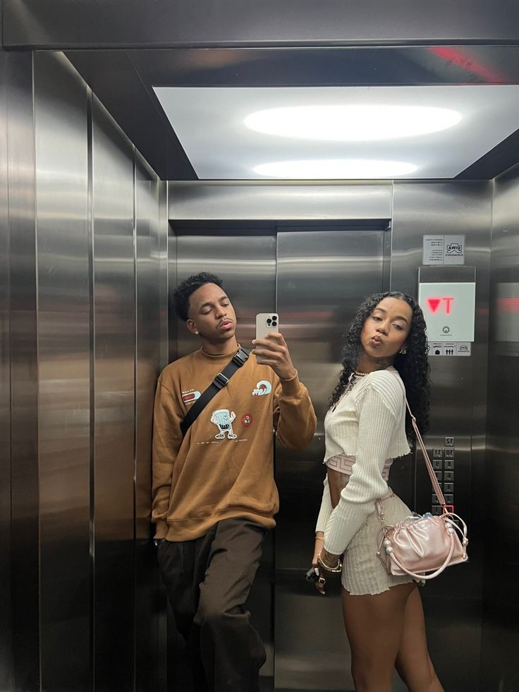 aysarouff's tweet image. e quando essa foto parou a internet