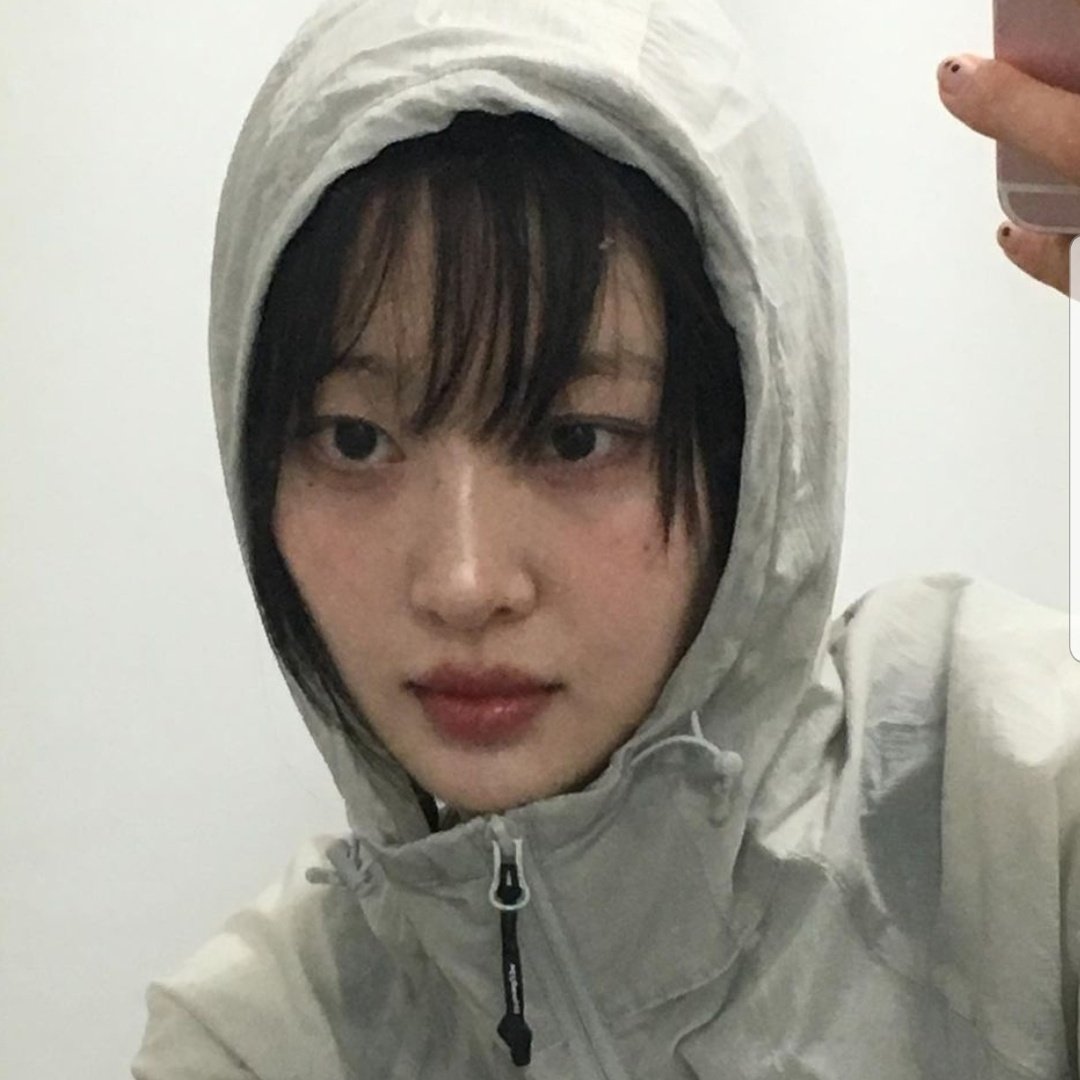 yvsntval's tweet photo. D-day you back to see ur lost gf https://t.co/jBwWkOZO1g