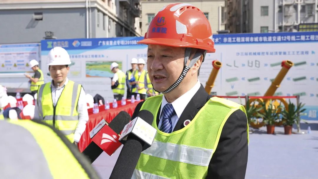 ShenzhenUni's tweet image. 🚇Exciting news in China's subway construction! Shasan Station of the #Shenzhen Metro's Line 12 project, featuring the world's largest cross-sectional rectangular #pipe #jacking, has achieved full connectivity. 
🔭Led by #SZU's Professor Chen Xiangsheng, an academician of the