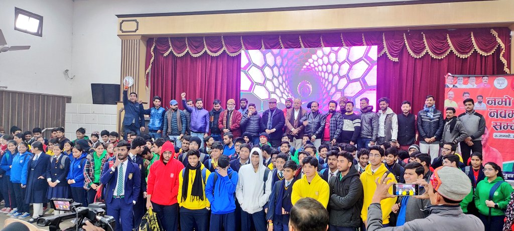 BrijLal_IPS's tweet image. आज क्राइस्ट चर्च कॉलेज,लखनऊ में आयोजित &apos;नव मतदाता सम्मलेन&apos; में मा.प्रधानमंत्री श्री @narendramodi जी के वीडियो कॉन्फ्रेंसिंग के माध्यम से उद्बोधन को सुनकर नव मतदाताओं से संवाद किया।#NaMoNavMatdataSammelan
#NaMoNavMatData
#MeraPehlaVoteModiKo
#NationalVotersDay
 @NamoApp @PMOIndia