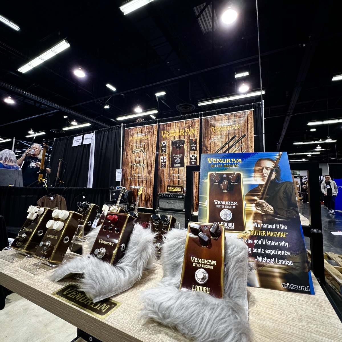 All geared up and ready for NAMM! See you guys soon!
Thank you <a href="/lavintagegear/">lavintagegear</a> &amp; @tworockamplification for helping us out with gear! And also Ibanez for the guitar strings😉 Can’t thank you guys enough!!🙏