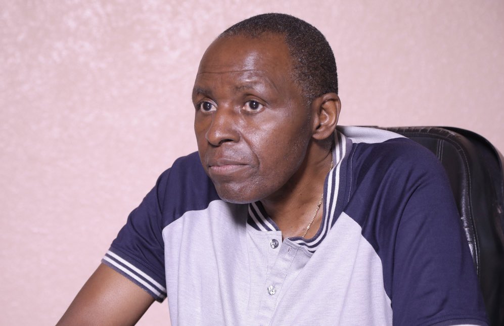 dr_dash250's tweet image. Ngiye kukubwira umwe mubantu batangaje mu Rwanda.

Ushobora kuba utari umuzi gusa uyumunsi ndakubwira kumugabo wakoze ibikorwa bizamara imyaka nimyaniko mu Rwanda.

Ese ujya wibaza umuntu wakoze Amafaranga Y’u Rwanda? Ikirangantego, Ibendera, ibirango bitandukanye bya RDF nibindi…