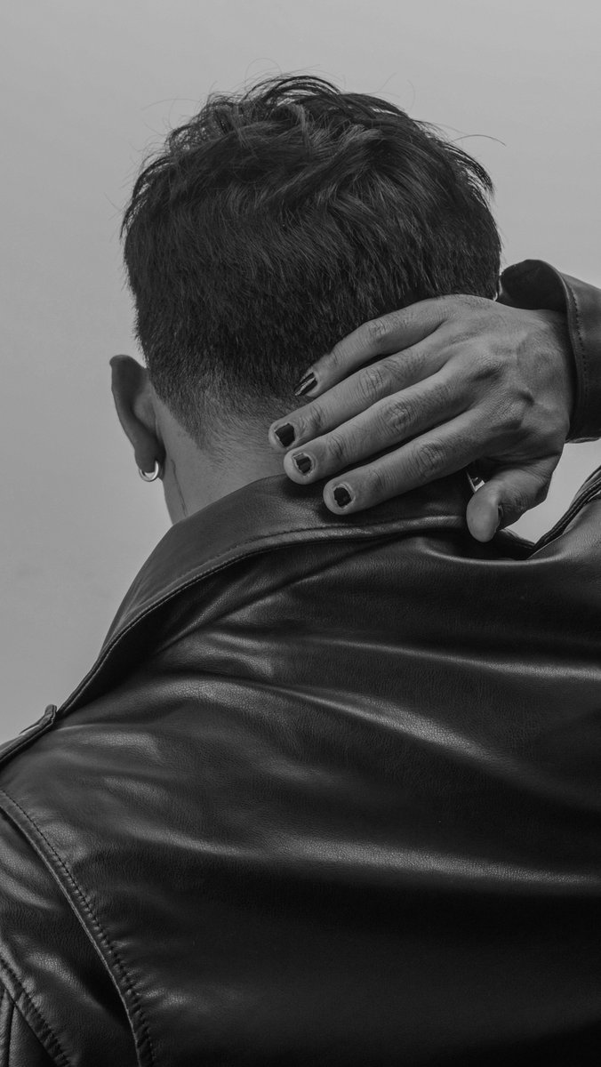 Lu yang suka nyleding dan curang dari belakang, yaudah emang tempat lu tu disana. DIBELAKANG! 🤣😂😜
#JuanRexel