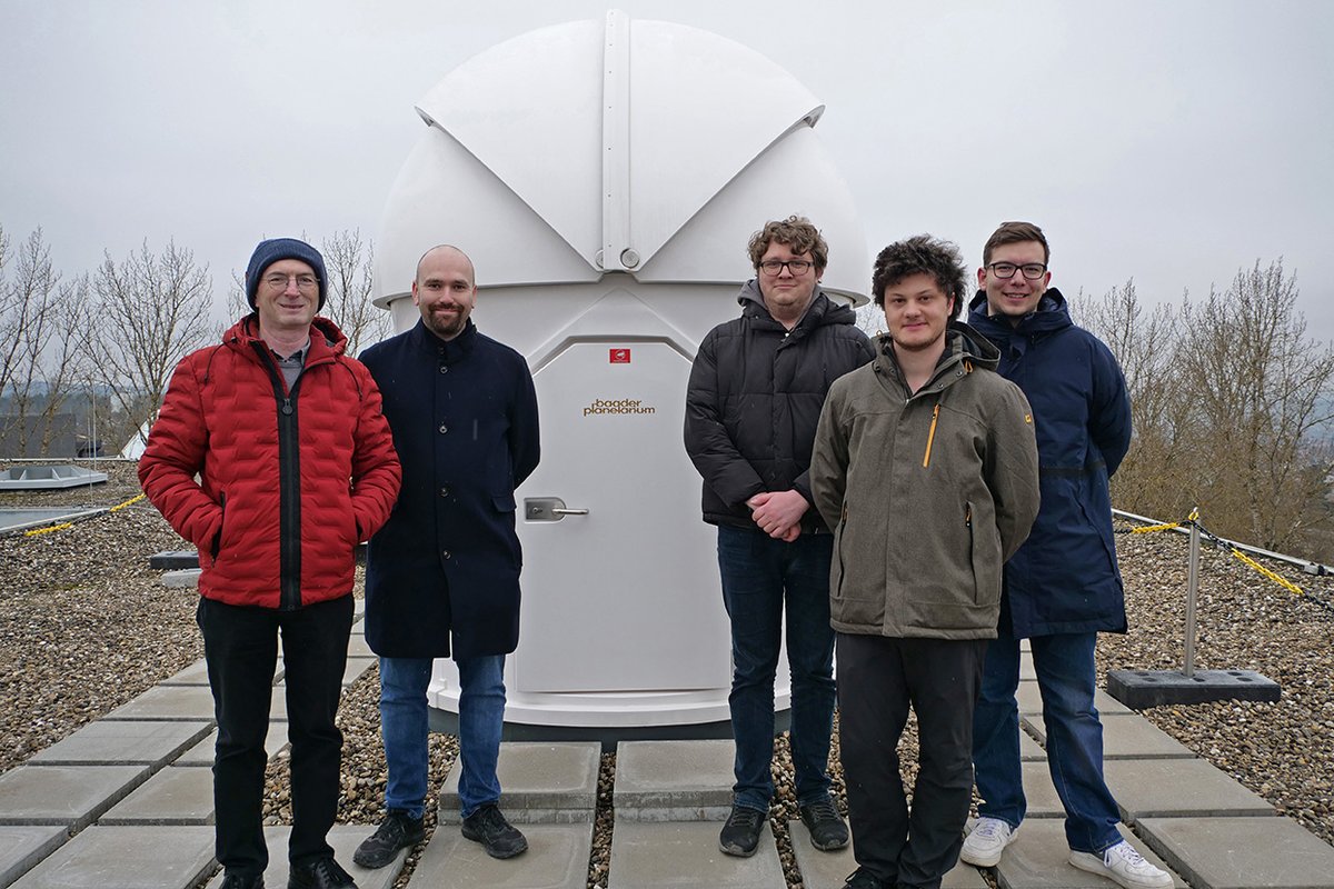 With a new #telescope <a href="/WueSpace/">WüSpace e. V.</a> students develop #AI algorithms for small #satellites in order to prevent collisions with space debris in orbit more efficiently. Project KI-SENS is funded <a href="/DLR_de/">DLR_de</a> @BMWK ➡️  uni-wuerzburg.de/en/news-and-ev…