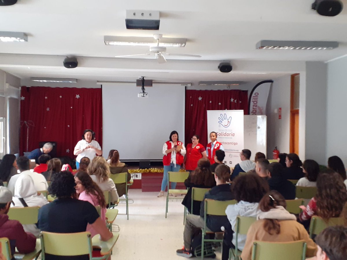 TfeSolidaria's tweet photo. Hemos acudido al @ieselsobradillo  para desarrollar la Acción “Acciones Voluntarias en Entidades de Voluntariado”. Dirigida a alumnado de 2º de Bcho. Con @HHAcaman @CruzRojaProvTfe @TerramareMed @SanJuandeDiosTf https://t.co/DDCuowjf1M