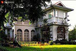 🚫ဝယ်ရဲတဲ့🐕အကောင် ဝယ်လေ🔴 

နိုင်ငံတော်၏အတိုင်ပင်ခံပုဂ္ဂိုလ် ဒေါ်အောင်ဆန်းစုကြည်၏
တက္ကသိုလ်ရိပ်သာလမ်းနေအိမ်
ခြံအမှတ် ၅၄ ကို လေလံတင်ရောင်းချရန်
ပြည်ထောင်စုတရားလွှတ်တော်ချုပ်က အမိန့်ချ
ဒေါ်အောင်ဆန်းစုကြည်၏ နေအိမ်ကို လေလံတန်ဖိုးအနေဖြင့် ကျပ်သိန်းပေါင်း ၃ သန်း ၁ သိန်း ၅ သောင်း