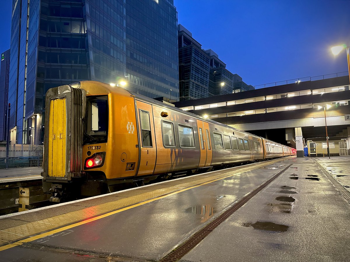 SnrConductorJim's tweet image. Good morning from Snow Hill! Platforms 1&amp;amp;2 today so if you’re passing through, say hello!

#DispatchersOfTwitter #DispatchersOfX #RailwayFamily #RailwayLife #Trains