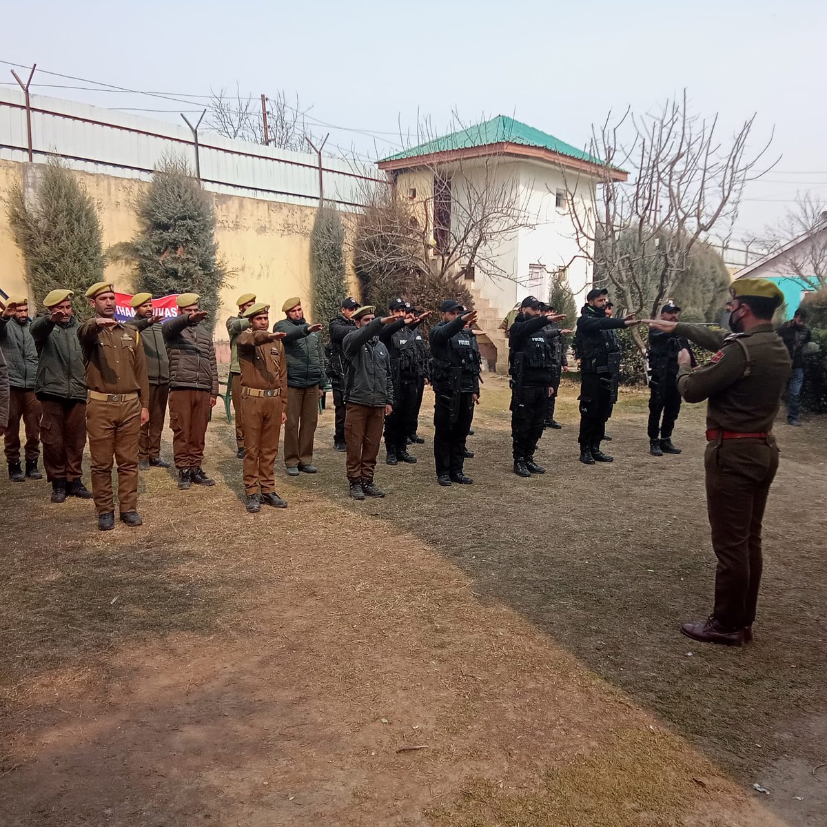 #NVD2024 Pledge for National voters day-2024 was observed across all Police Establishments of District Shopian. The main function was held at DPL Shopian in which SSP Shopian Ms Tanushree-IPS & other Senior Police Officers also participated. @JmuKmrPolice @DigSkr @IPS_Tanushree