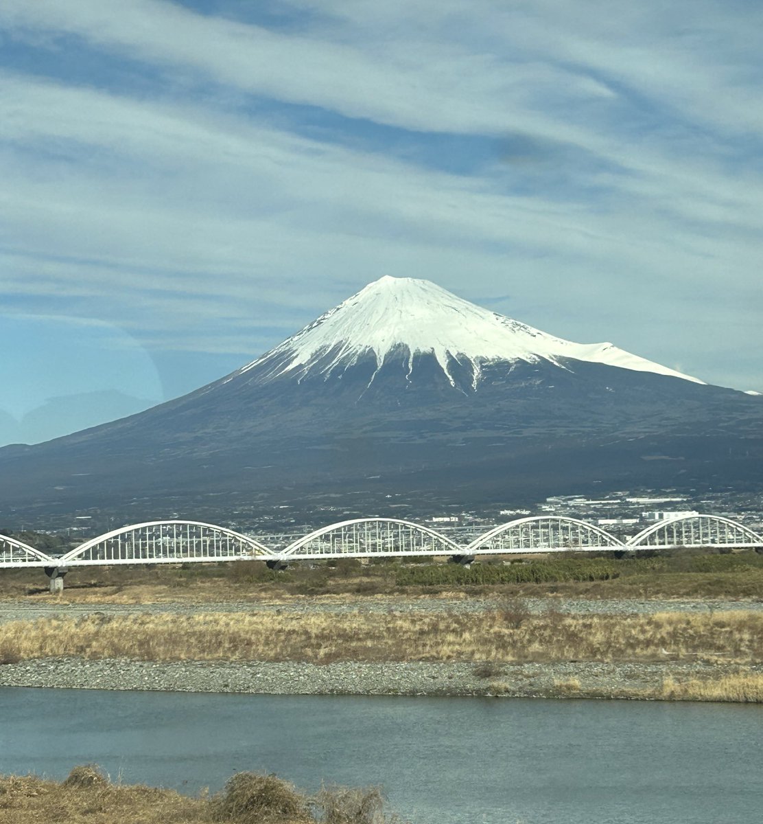 埼玉に帰って３日目 母の施設に行き様子を聞いてきました 元気に過ごしてるようで安心しました 全国的に寒いですね埼玉は晴れてますが、風が強く電チャリでも大変でした もう午後はでかけない… こもります 富士山は安定のお姿でした 皆様お体お大事に… #富士山