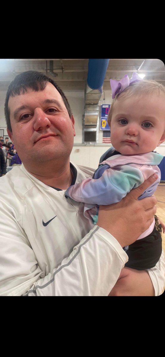 MarBroadbent's tweet photo. ~Love, your biggest fans 💜 @Coach_broadbent https://t.co/eYFP4I5znK