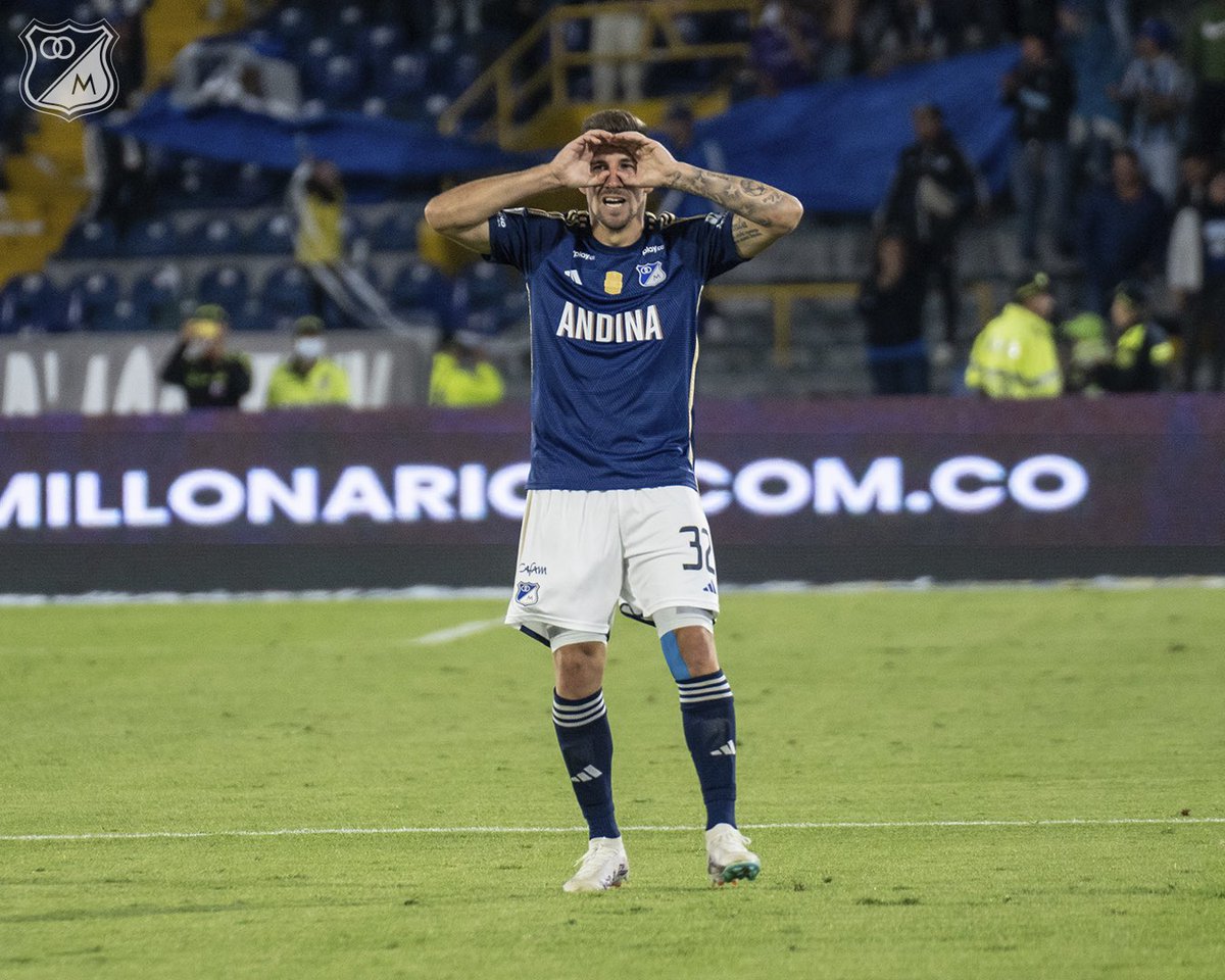 jhoncruzsz's tweet photo. #VictoriaAzul 🏆 ¡Millonarios FC se corona campeón de la Superliga Colombiana tras un triunfo 2-0 sobre Junior! Goles de Santiago Giordana y Leonardo Castro llevan al equipo a la gloria. Una noche histórica en El Campín. #FútbolColombiano #MillonariosCampeón ⚽🎉 https://t.co/j16NRo3rNS