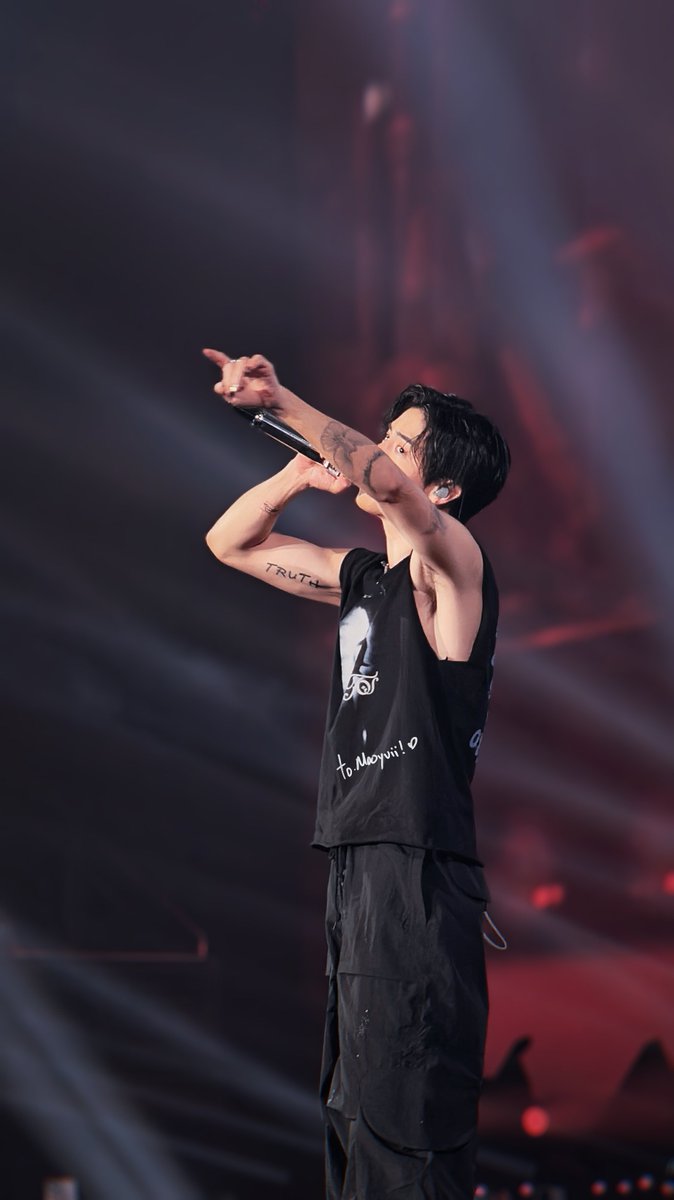 Beliaveinlove's tweet photo. มุมข้างที่ดือ 🫶🏻

#TheOtherSideInBKK_D2 
#theothersideAsiaTour 
#MarkTuan #마크 #段宜恩 @marktuan https://t.co/2G9xv1ZLGe