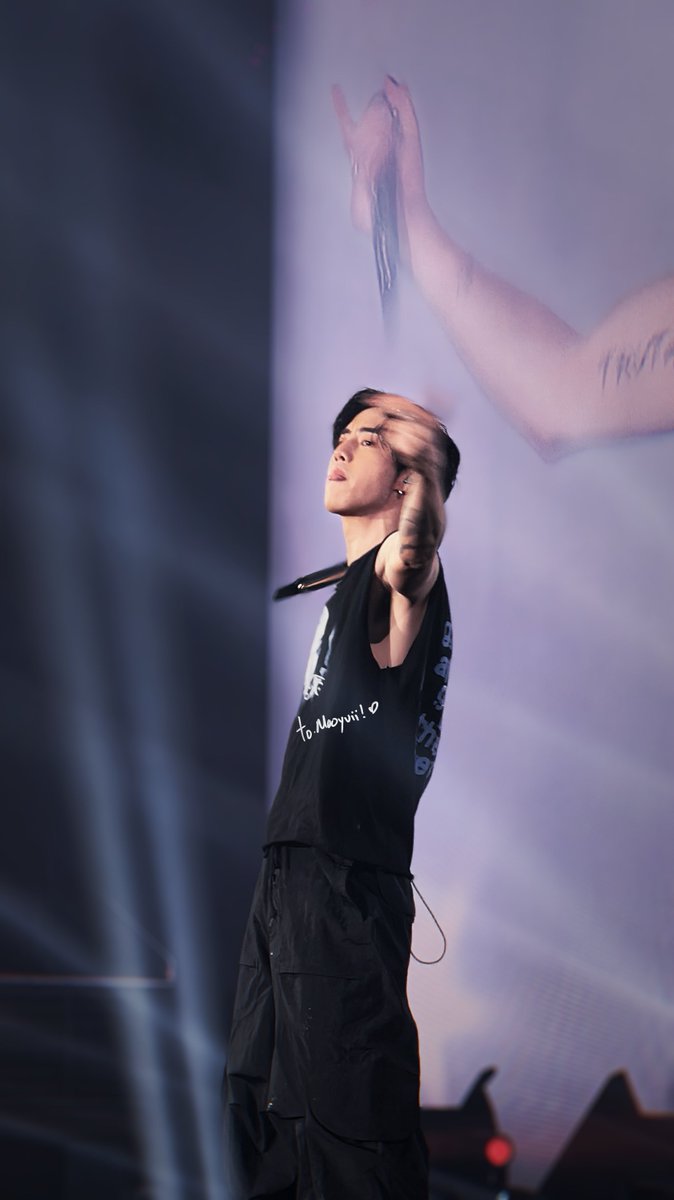 Beliaveinlove's tweet photo. มุมข้างที่ดือ 🫶🏻

#TheOtherSideInBKK_D2 
#theothersideAsiaTour 
#MarkTuan #마크 #段宜恩 @marktuan https://t.co/2G9xv1ZLGe