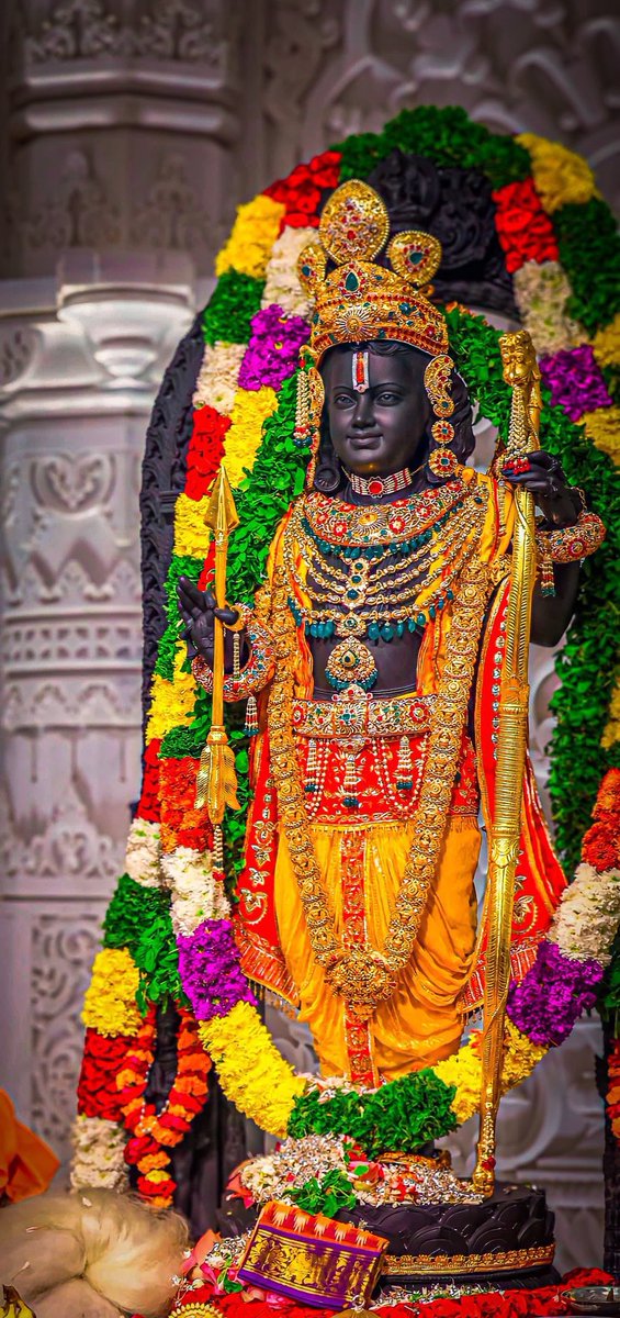 नवकंज लोचन कंज मुखकर,
कंज पद कन्जारुणम्।।
 
कंदर्प अगणित अमित छवि 
नव नील नीरज सुन्दरम्।

#RamLalla 🙏🚩
<a href="/ShriAyodhya_/">Ayodhya Darshan</a>