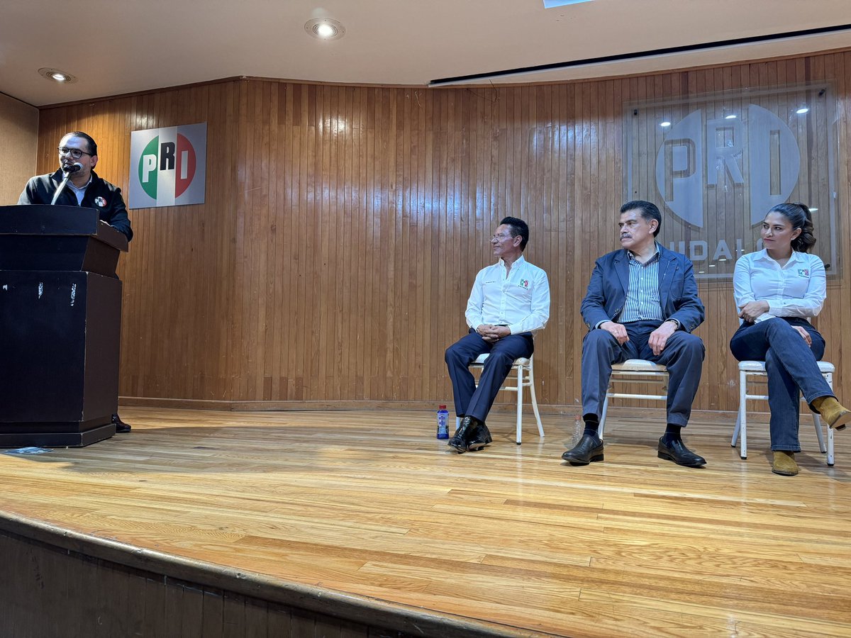 lbpav's tweet image. #UNIDAD #UNIDAD convertida en acción hoy nos reunimos como la gran Familia y equipo que somos @caroviggiano @MarcoMendoza_B  @_LilianaVerde @benjamin_rico @Paco_Olvera @PRI_Nacional @cdeprihidalgo @PRIPACHUCA #pachucahidalgo @XochitlGalvez