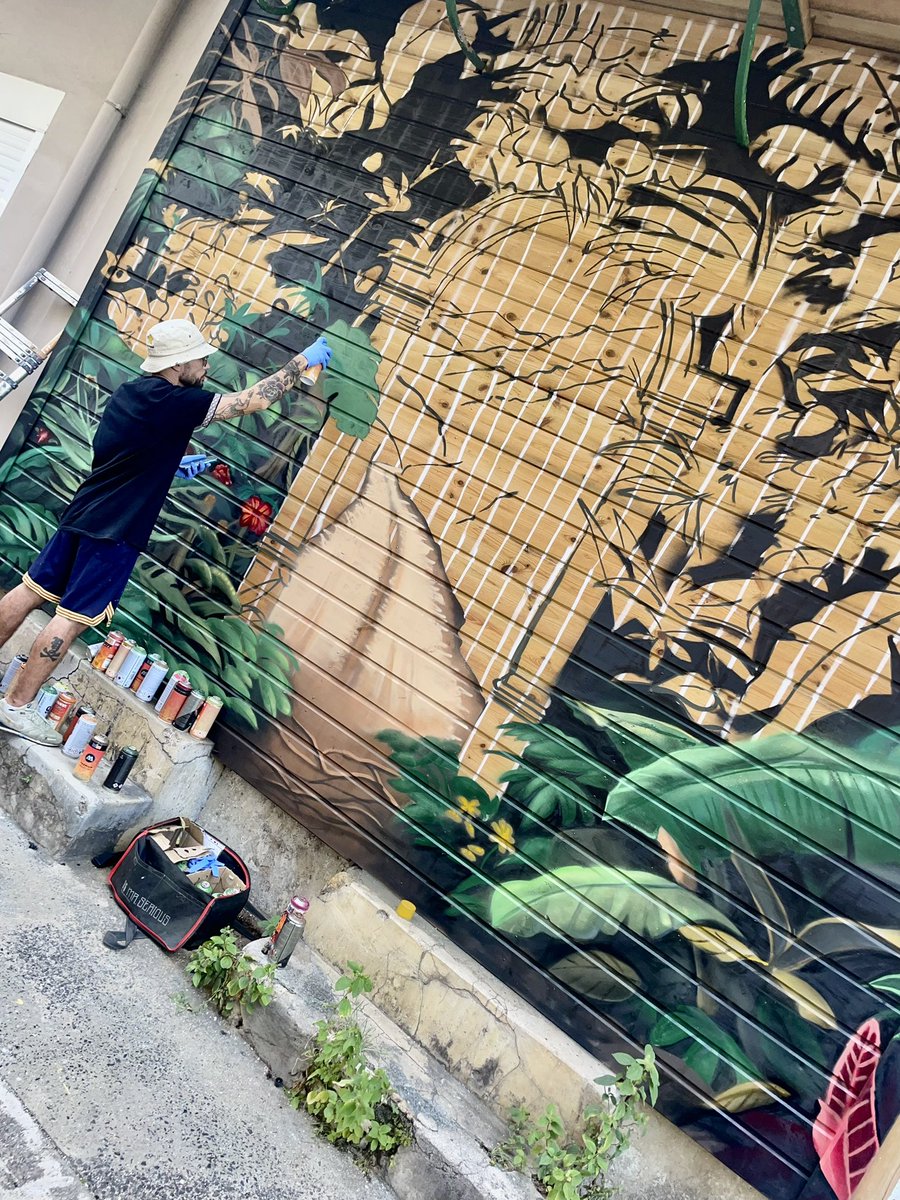 LenayVDB's tweet photo. L’artiste YelowPaint en action..🫶🏾 https://t.co/3Sl8a1vewg