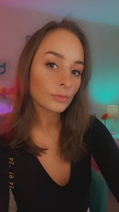 I&rsquo;m live on @chaturbate, link here: https://t.co/2hpJbfAOlc https://t.co/vYXRq7NvAl<a class="tags" href="/tag/chaturbate">@chaturbate</a>