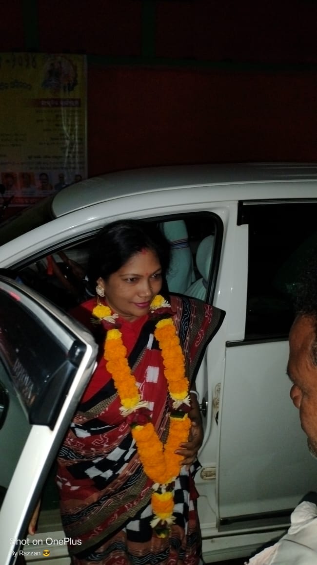 RanjuRaiman's tweet photo. ଲୋଇସିଂହା ନିର୍ବାଚନ ମଣ୍ଡଳୀ ର ୧୪ତମ ଲୋଇସିଂହା ଲୋକ ମହୋତ୍ସବ ରେ ମୋତେ ମୁଖ୍ଯ ଅତିଥି ଭାବେ ନିମନ୍ତ୍ରଣ କରିଥିବାରୁ ଆୟୋଜକ କମିଟି ଙ୍କୁ ଅଶେଷ ଅଶେଷ ଧନ୍ୟବାଦ। 
@Naveen_Odisha @bjd_odisha 
@DeoKalikesh @pranabpdas @TukuniSahu @BMJD_Odisha https://t.co/sCSRh9jDUb