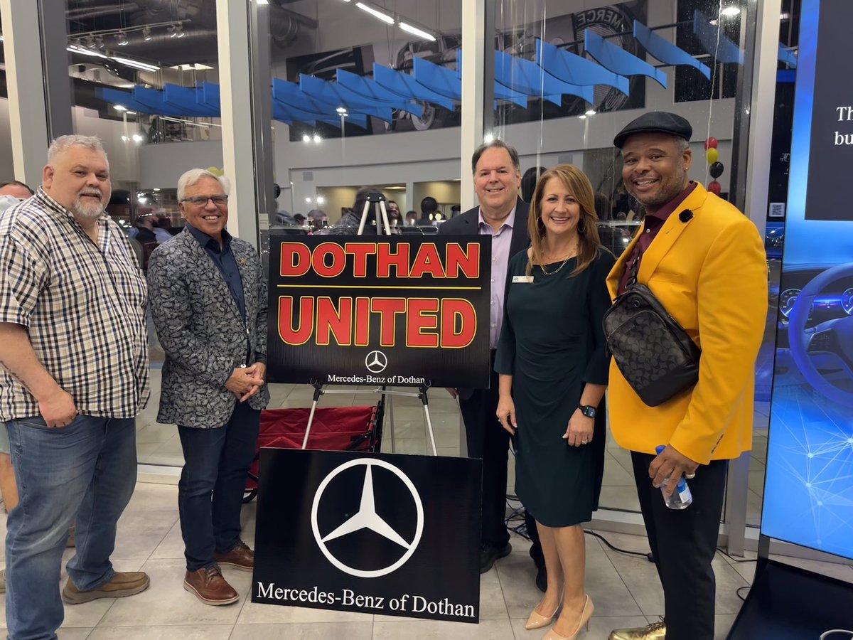 kellipylant1's tweet photo. Excited to be in attendance for the unveiling of the team name for our new minor league soccer team in Dothan!  Look forward to watching this grow!  #dothanuniteddragons #FriendBank https://t.co/HZizrF8AzP