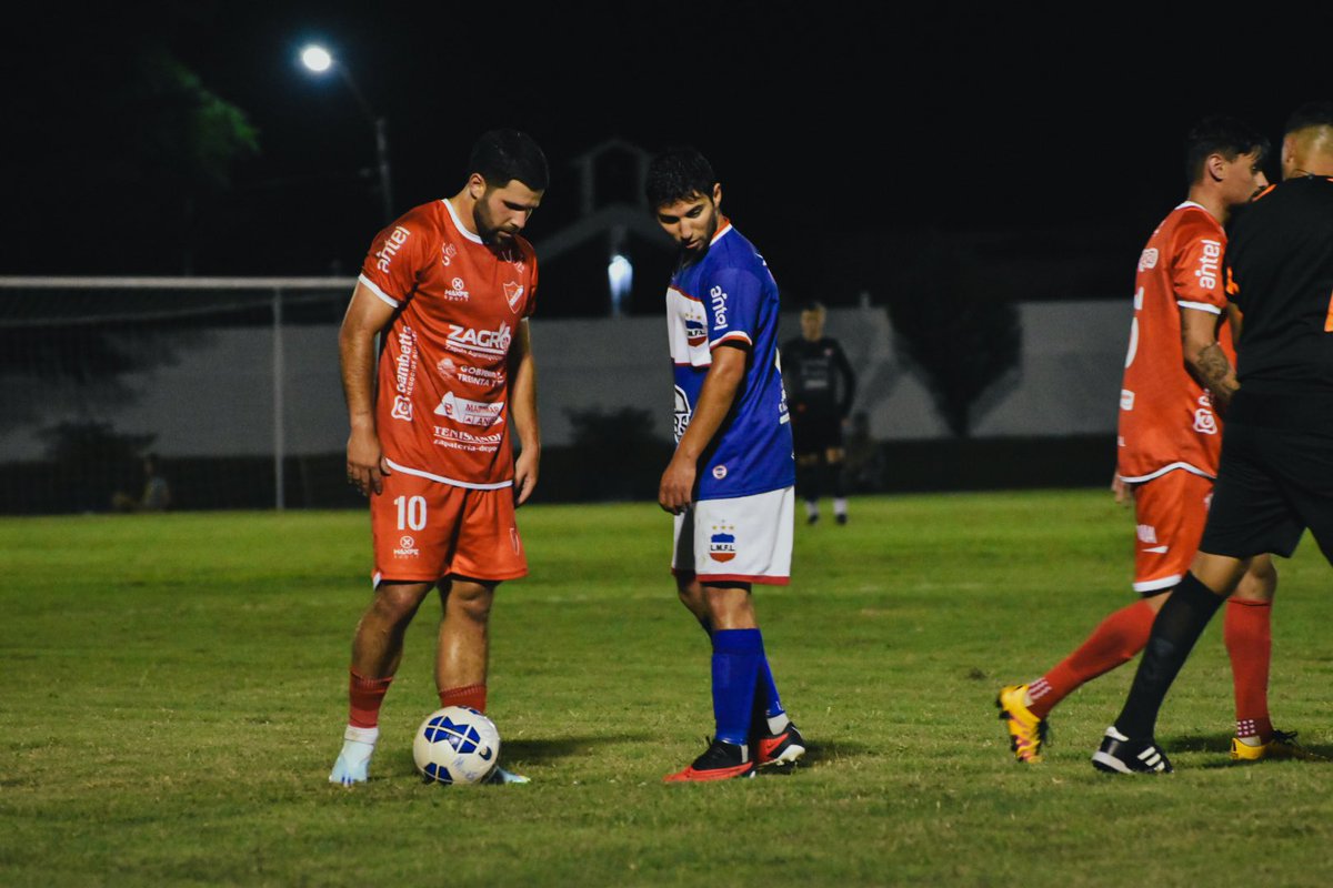 LAROJA33's tweet photo. 🔚 ¡GANÓ LA ROJAAAA!

Treinta y tres 2️⃣- 1️⃣ Minas 

Jorge Graví
Toto Segovia 

En juveniles la Roja empató 2-2 frente a Minas con goles de Mateo Bas y Guillermo Medina. 

#VamosLaRoja #TodosJuntod 🔴👊🏼 https://t.co/HA8rDn5ay6