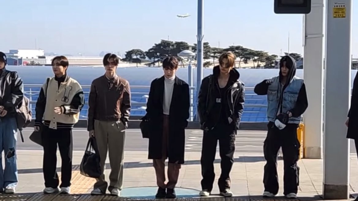 jakewon_stars's tweet photo. enhypen ya se dirigen a Macau para sus fechas del FATE TOUR, tengan un buen viaje mis chicos ✈️ 💗

@ENHYPEN_members #ENHYPEN #FATE_TOUR https://t.co/SOHOZXWIqw