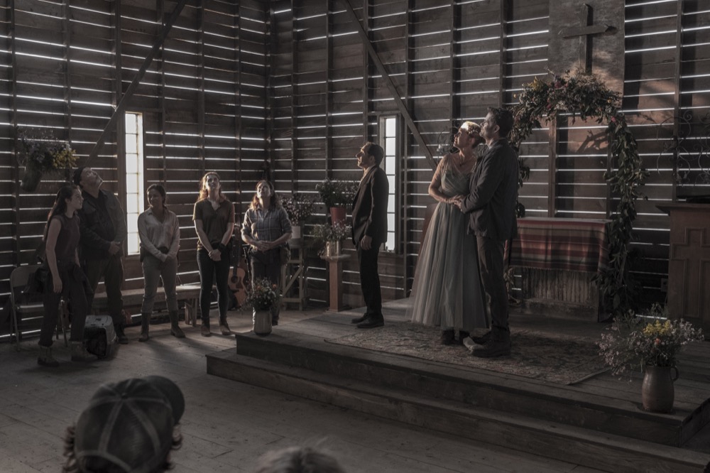 MORRISONGOUVEIA's tweet photo. @FearTWD #FearTWD @rubenblades #DanielSalazar @JennaElfman #JuneDorie @garretdillahunt #JohnDorie @AlexaNisenson #Charlie @KarenDavid #Grace #PeterJacobson #JacobKessner
*5x16 "End Of The Line" #69*
Final de temporada, aunque fue el peor final de temporada de la serie, fue un https://t.co/5vEzhN2fzU