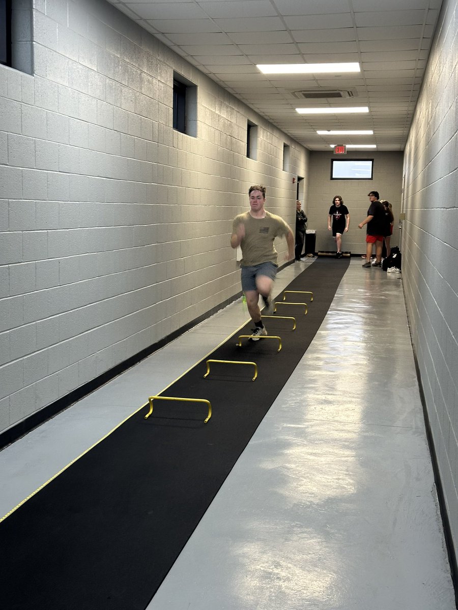 Broke in the new indoor speed facility today (ag hallway)!! 🔥🔥<a href="/fchsmules/">FCHS</a> <a href="/emersynrobbins8/">Emersyn Robbins</a> <a href="/TcMason06/">Trey Mason</a> <a href="/locker4848/">Eric Locke</a>