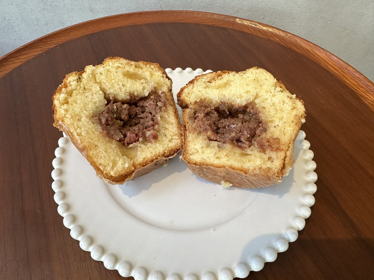 1/25(木)コンビーフマフィンを焼きました〜
マフィンは
コンビーフマフィン🍖
クレームブリュレマフィン
チョコバナナマフィン🍌
アップルシナモンマフィン🍎
ケーキいろいろ
ご来店お待ちしてます！
