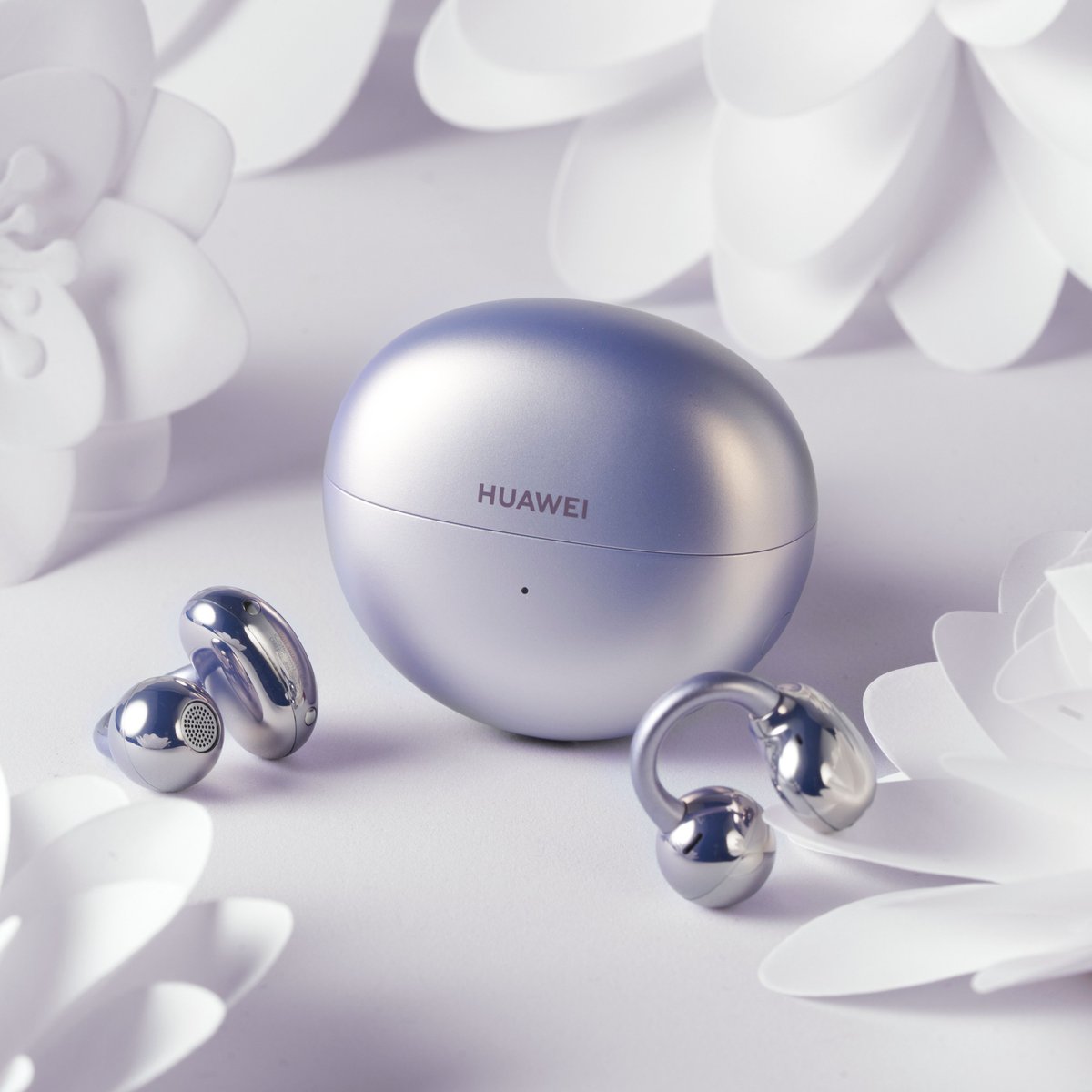 HuaweiMobileMY's tweet photo. Experience the captivating beauty of the #HUAWEIFreeClip, featuring the enchanting C-bridge Design. It delivers pristine audio and exudes irresistible charm when worn, merging style and exceptional sound in perfect harmony.
#HUAWEI #HUAWEIMY #ClipinStyle #FashionForward https://t.co/IiLAo0rE88