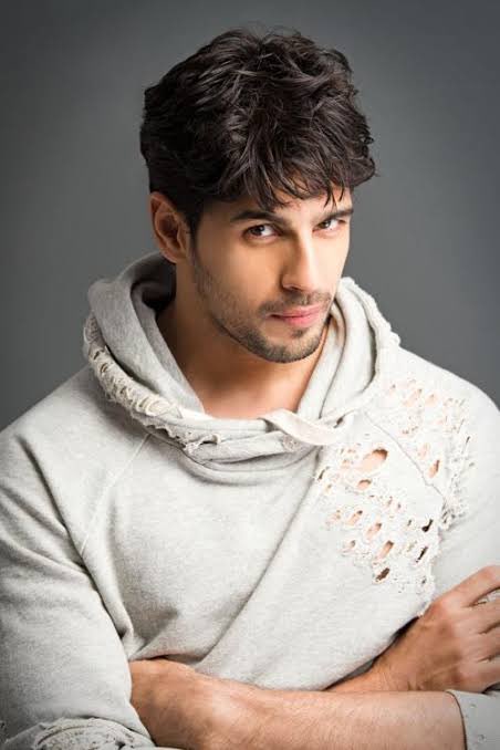 Hello everyone, will be interviewing Sidharth Malhotra. Do send in your questions and will try to ask as many as I can. #SidharthMalhotra #IndianPoliceForce #RohitShetty