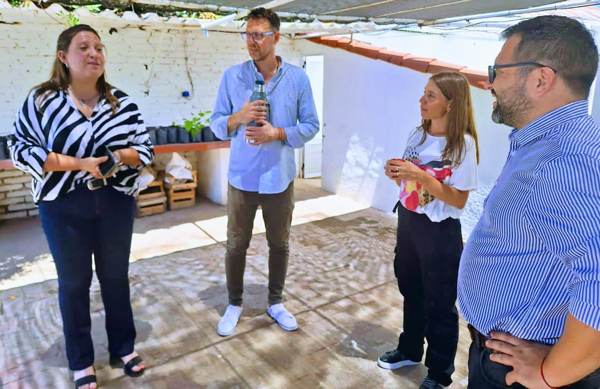 BergeseMartin's tweet photo. 🙌🌱En Vivero Agroforestal #Ansenuza de mi pueblo de #Marull , acompañando a la ministra @tori_flores , al intendente @gabrielfaletto , y a la Fed Jóvenes Agrarios Cooperativistas y Mutualistas. ♻️🤝🏳️🌈#asociativismo en su máxima expresión ! https://t.co/VxUqlw9ZDu