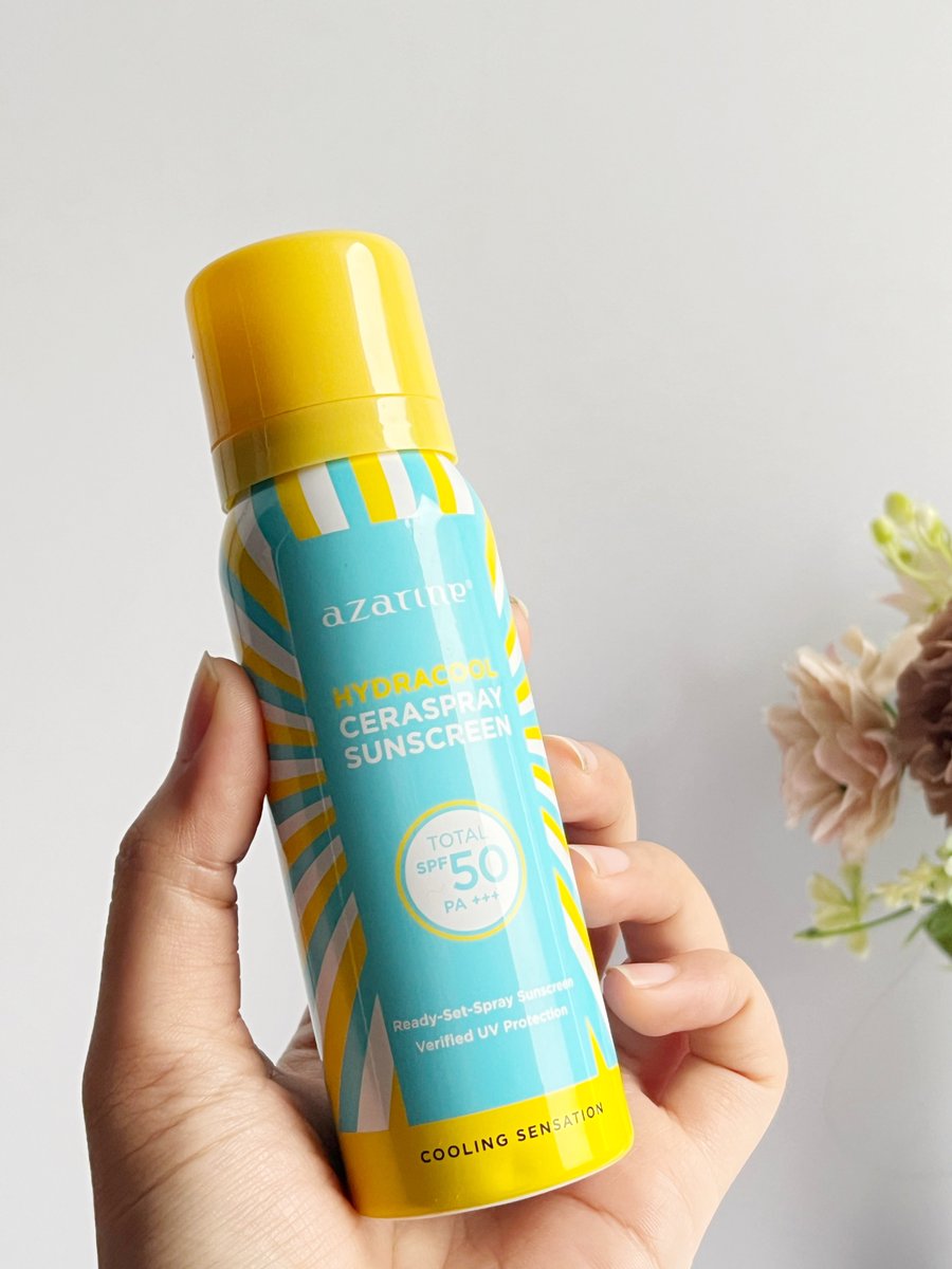 fitaminci's tweet image. Sekarang reapply sunscreen jadi super gampang, cuman 15 detik semprot langsung terproteksi kembali  + ada cooling sensation nya ❄️☃️

ini pakai produk terbarunya Azarine yaaa, Ceraspray Suncreen SPF 50 Pa+++ ✨

#EffortlessProtection
