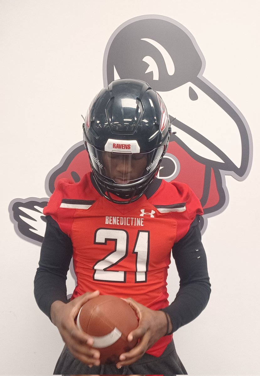 I had a great time at Benedictine College this week and met some amazing people and coaches! GOD IS GOOD! 🙏🏾💯 @RavenFootballBC @coach_hauser @JoelOsborn_BC @CoachKoch_BC