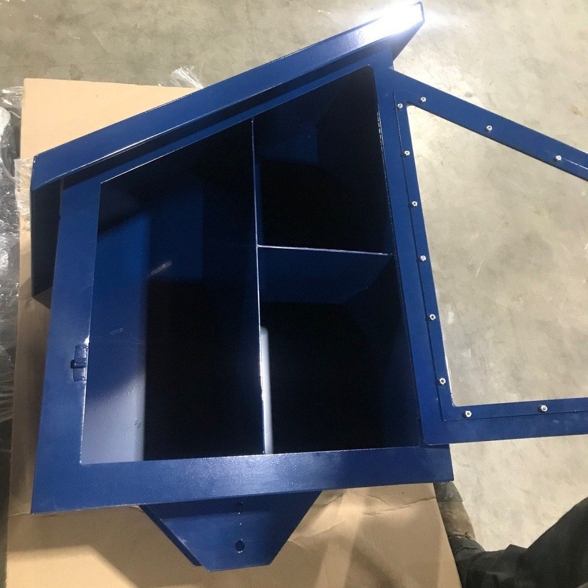 LibraryFound's tweet photo. Our Fellows!
With your support we got a possibility to collaborate with Hillsboro Public Library and upgrade our Tiny Branches.  
The new ones, which will be installed, are heavy and made from metal, so we expect they will serve for years in our city. https://t.co/7YKE4MSNXF