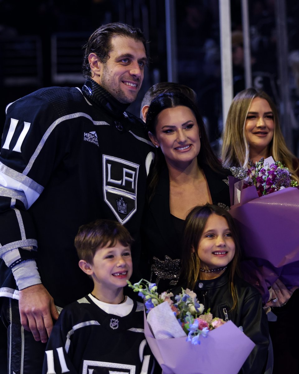 NHL's tweet photo. -Franchise leader in regular season games played
-Franchise leader in assists 
-Second on the franchise list in points (trailing only Marcel Dionne)
-400 career goals 

The @LAKings celebrated all of these recent @AnzeKopitar accomplishments tonight! 👏 https://t.co/TW6v8I0ZX6