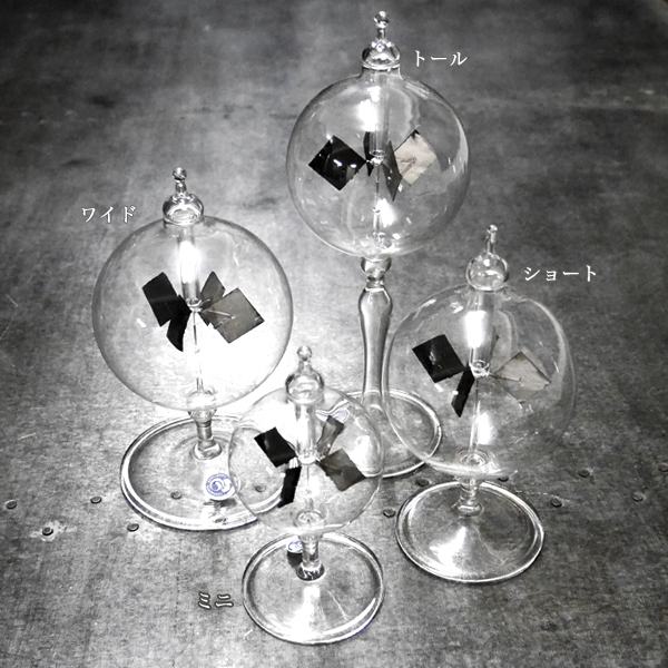 CW_GENERALSTORE's tweet photo. 【RESTOCK】
ドイツのフォーゲル社製の"ラジオメーター"が再入荷！
晴れた日が楽しくなる、自然光で羽根が回るガラスのオブジェです。

■ショート・トール・ミニ size
https://t.co/OQNXou2YBr

■ワイド size
https://t.co/9gzBl0m2GZ

光の量によって羽根が早く回ったり、ゆったり回ったりと様々な表情を見せてくれます。