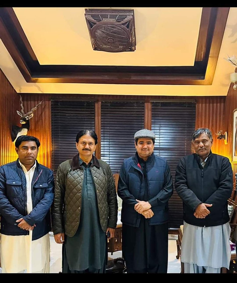 MunirChandioPPP's tweet photo. #الوداع_جتوئي_گروپ_الوداع
Under the leadership of Candidate for #PS34 Mumtaz Ali Chandio,Raees Pervez Goraho reached Chandio House and announced to join the #PPP_Family on this Occasion @FerozeJamali are present #VoteforPPP @mumtazchandiomp #VoteForMumtazSahab #Elections2024 https://t.co/17LyskggCN