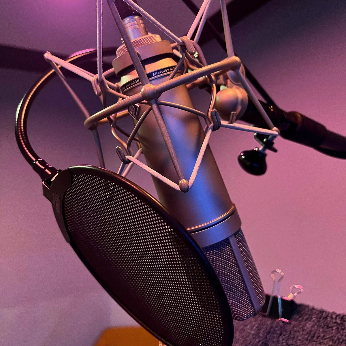 RealVoiceLA's tweet image. Closing our Week 1 of our In Person Commercial Bootcamp with @itsmecraiglee Thanks to everyone that came out and to @cullenpatrickflanagan for locking it down on the board 🎙️💵🌮

#neumann #neumannmicrophone #neumannU87 #myNeumann
#studiomicrophone #studiolife #studiogear #U87