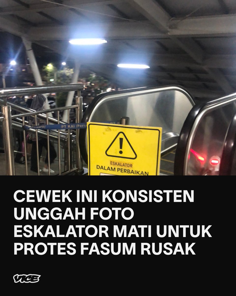 Eskalator di Stasiun Bekasi sudah setahun rusak meski pengelola berjanji akan membenahi. Seorang netizen memutuskan protes dengan caranya sendiri. bit.ly/3SaLJRk