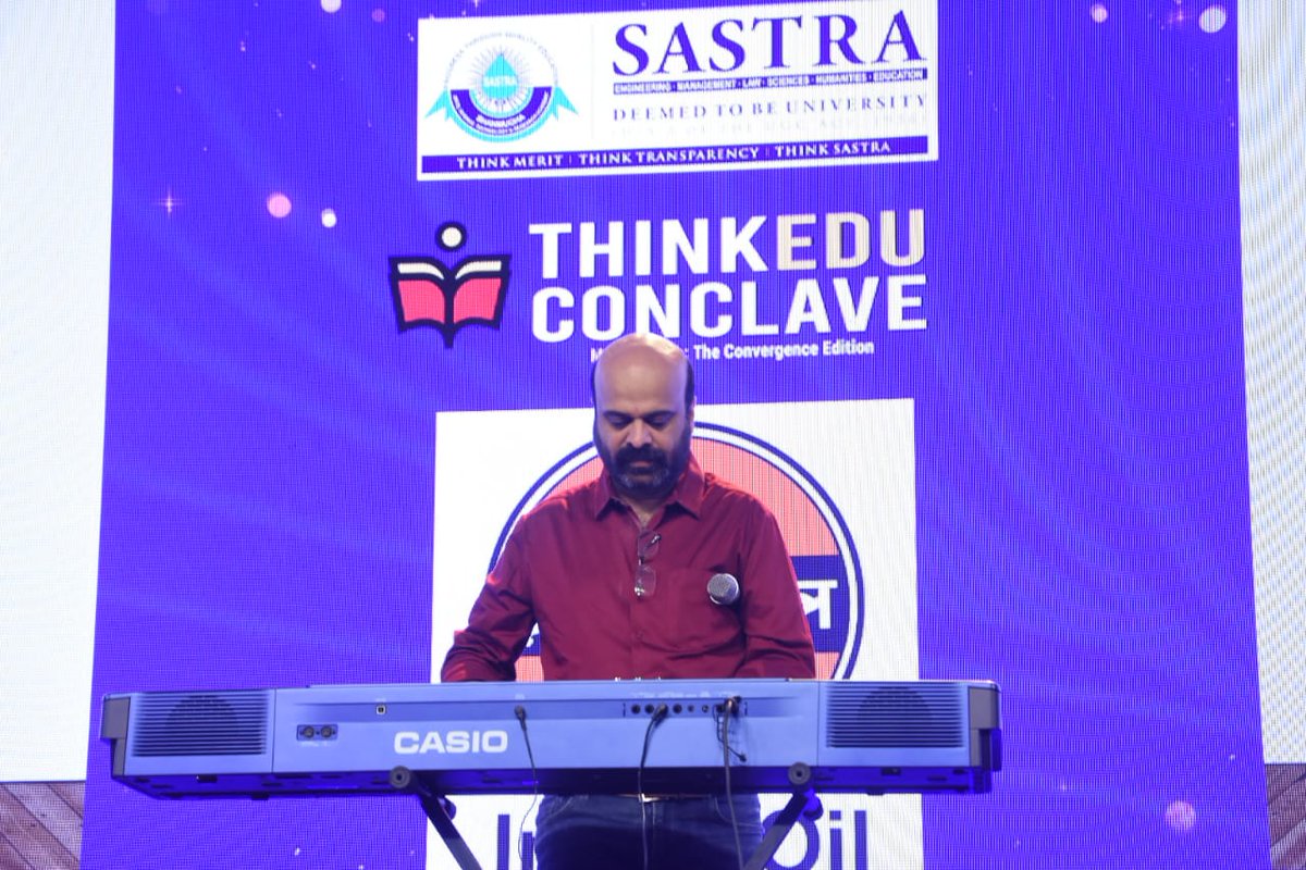 ‘Kalaimamani’ @anilsrinivasan, musician and author, with a soulful rendition of ‘Raghupati Raghav Raja Ram’ on his piano.

#ThinkEdu2024 

@PrabhuChawla @santwana99 @SastraUniv @NewIndianXpress @DailyhuntApp @gailindia @IndianOilcl