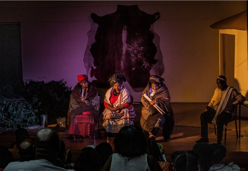 ezomziinkomo's tweet photo. I've been meaning to share with you snippets fromeQonce Ku #MamTshaweTheRiseOfMaqoma which were taken by photographer #VuyoGiba also know as #TheGib
@JolaNandi your with @ka_maqoma to reignite the flame of memory &amp; knowledge of the impeccable history ka Jongumsobomvu Maqoma https://t.co/4Mw9sJz4u0