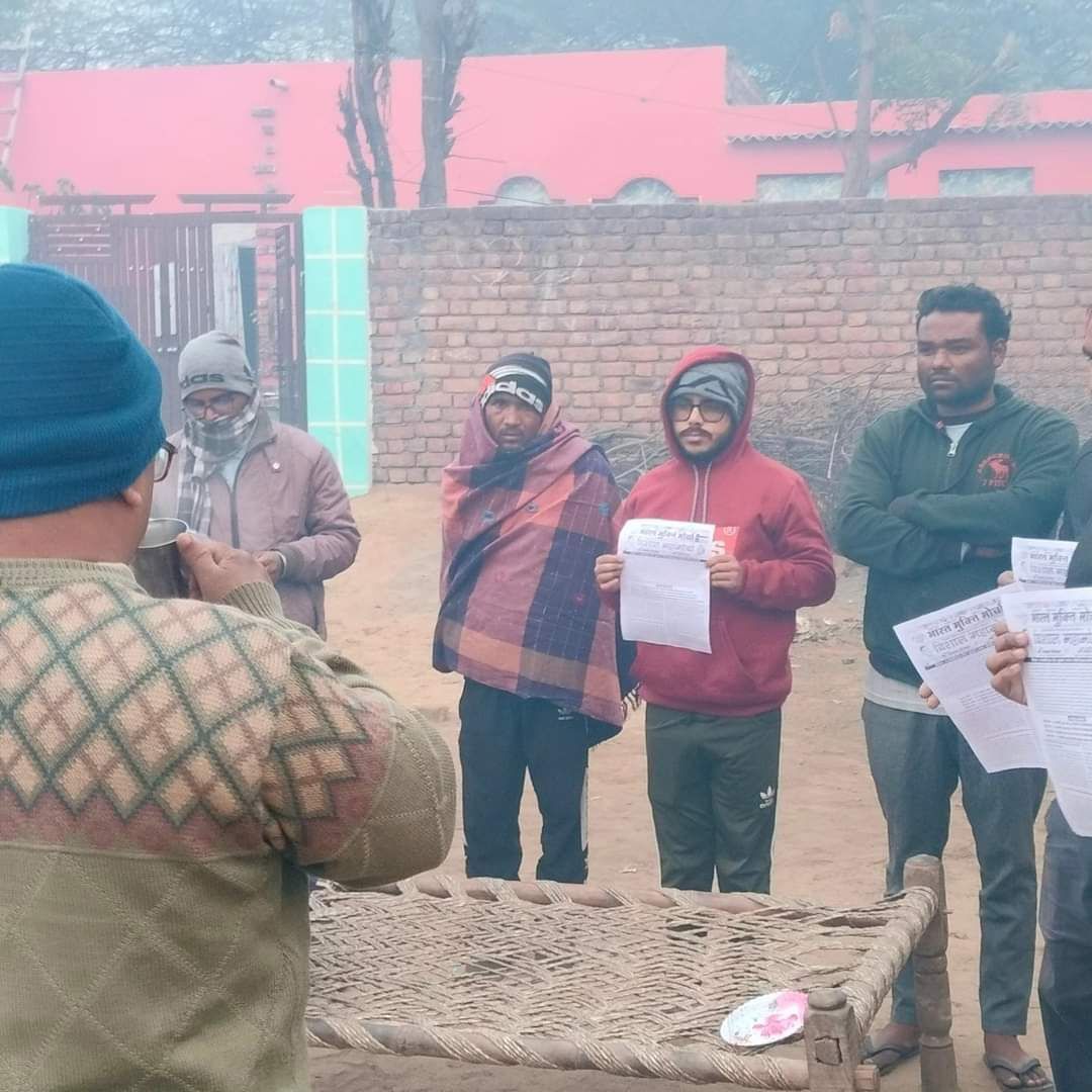 AWDHESH5759's tweet photo. अभी तो EVM हटाने के लिए है
आगे तुमको भी हटाने के लिए आंदोलन करना है

#LongMarchOnECI https://t.co/rguVkPZHjW