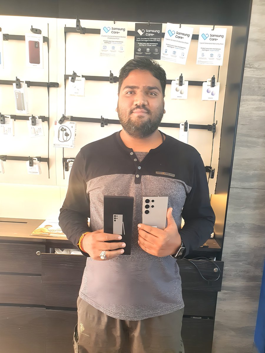 jitenpalkumar's tweet photo. Haye Finally S24 Ultra in The House..
Thanks To Mehant Majduri I'm Doing..
Is bar charger ke alava kuch nahi diya. 
Ab Mar Jauga Iski EMI Bharte Bharte..!
#SamsungUnpacked #GalaxyAI #s24ultra #Smartphones #flagship #AndroidDev #Android14 #trading #imcome https://t.co/bYChGQGN2o