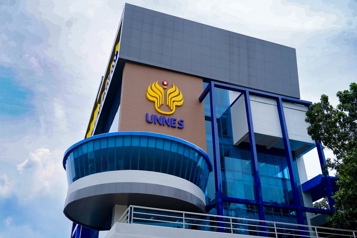 unneskonservasi's tweet photo. Inilah gedung baru di Fakultas Ekonomika dan Bisnis (FEB) UNNES yang diresmikan Senin (22/1) kemarin. 

Gedung 8 lantai ini akan digunakan sebagai ruang kelas, masjid, kantin, perpustakaan, laboratorium terpadu, ruang multimedia, ruang kontrol, studio musik, dan roof garden. https://t.co/p4e8PuCA73
