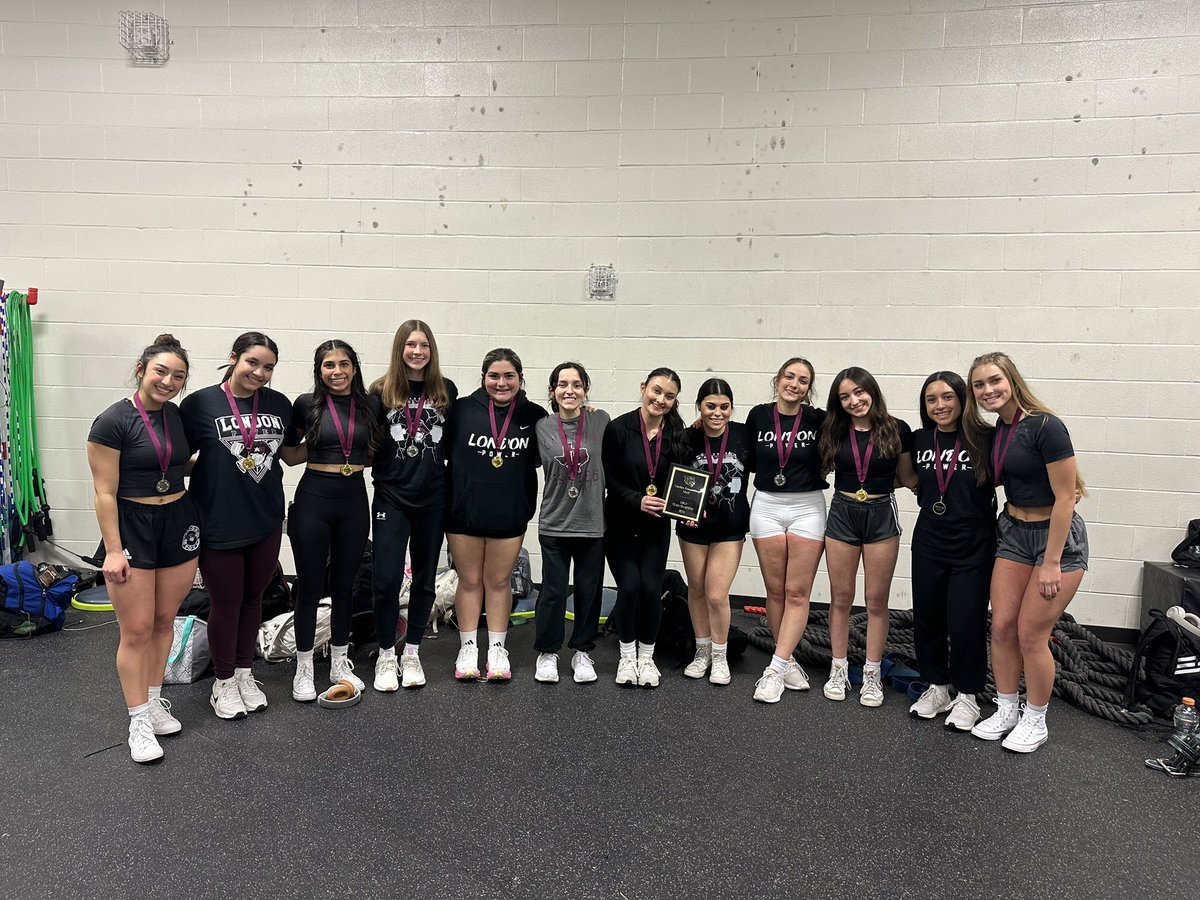 CoachTonyRamon's tweet photo. Varsity Girls bring home 1st in Calallen. #LiftHeavy #CCLondonPower #THSWPA https://t.co/ck1rL5nXS1